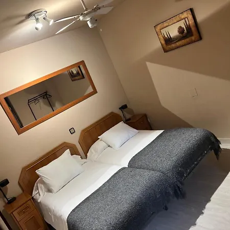 ゲストハウス ホスタル アレナル 3*