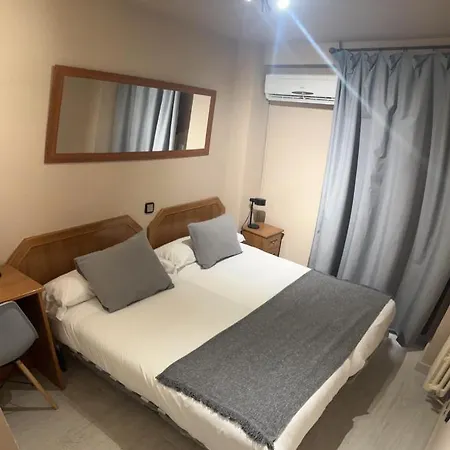 ホスタル アレナル 3*