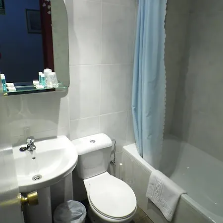 ホスタル アレナル サラゴサ